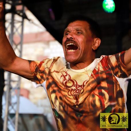 Winston Francis (Jam) with The Utopians - Riverside Stomp - Reduit, Mainz-Kastel 9. Juli 2022 (3).JPG